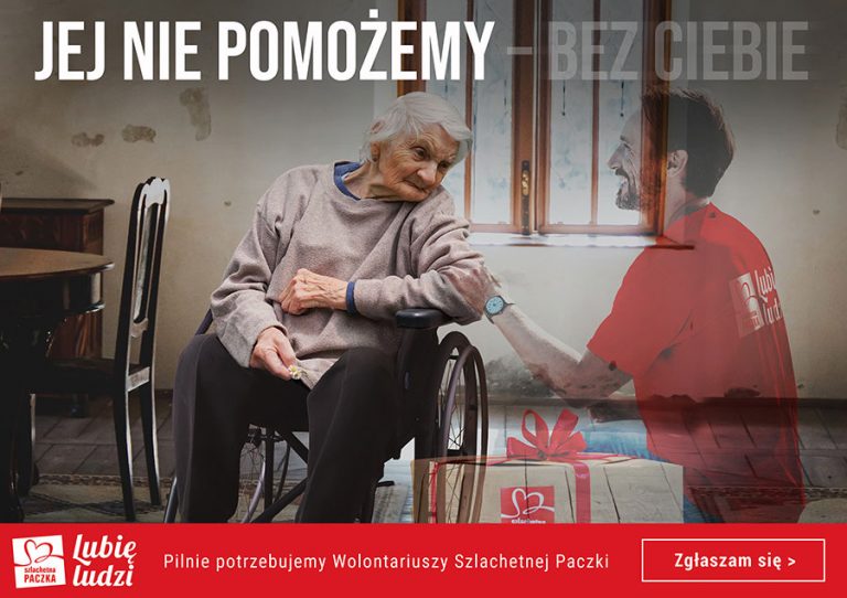 szlachetna paczka wolontariusz ze starszą kobietą na wózku