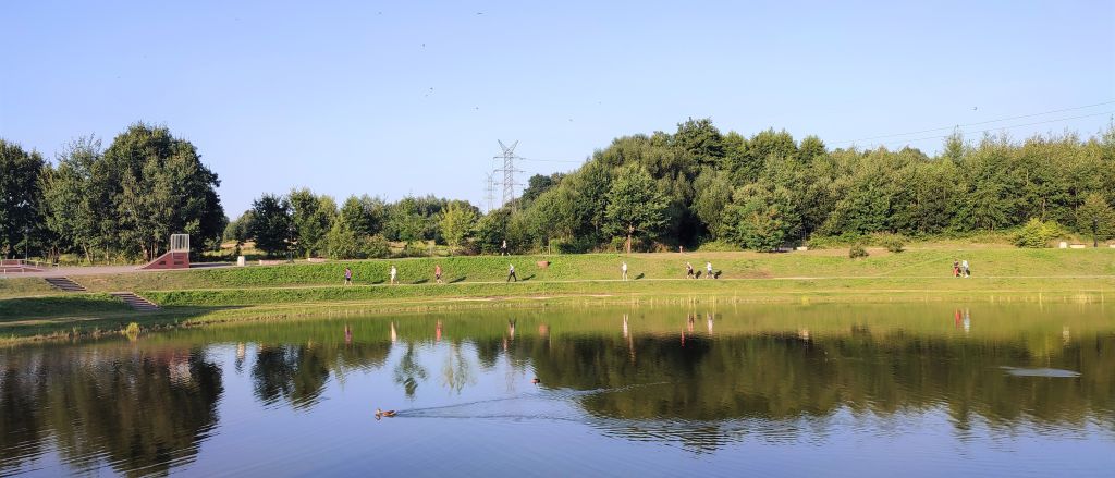 chodziarze na zalewie