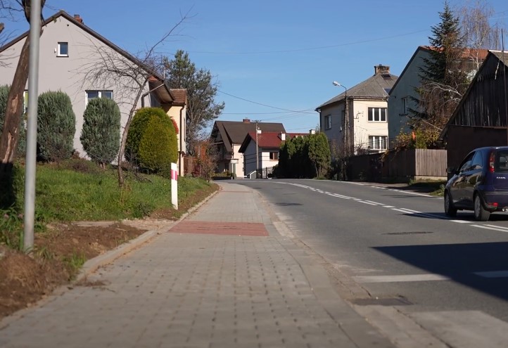 chodnik na ulicy Partyzantów w Sułkowicach