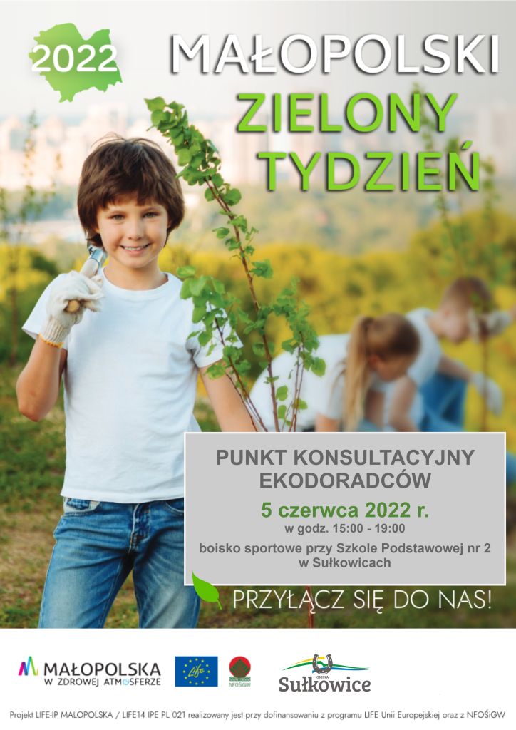 uśmiechnięty chłopiec z łapatą
