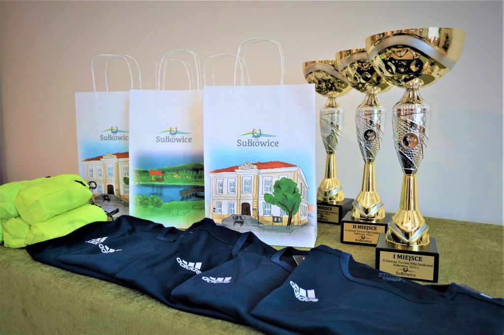 nagrody dla finalistów II Gminnego Turnieju Piłki Siatkowej