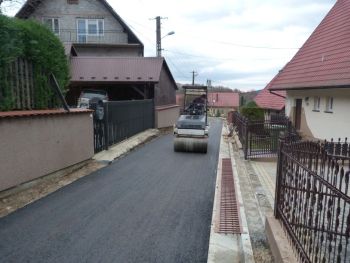 WYKONANIE CHODNIKA PRZY ULICY WYZWOLENIA W SUŁKOWICACH