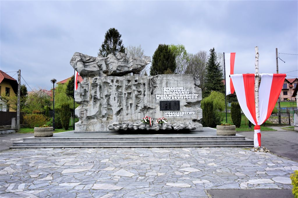 pomnik ofiar pacyfikacji sulkowic